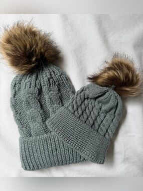 Never Worn Brand New Mommy & Baby Cozy Cable Knit Pom Beanie Set
